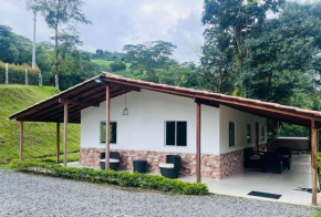 Casa de campo que ofrece tranquilidad y confort.
